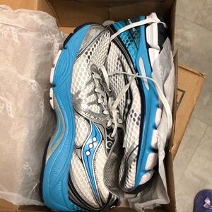 - NIB - Saucony triumph 10 - New size 7.5
